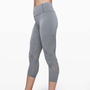Lululemon Reveal Crop Zen Expression size 6 Solar Grey